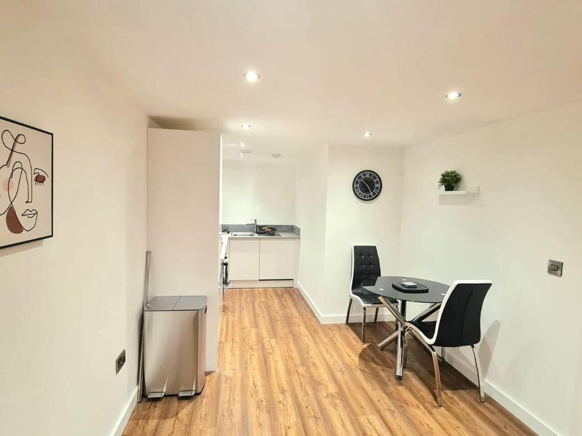 Remarkable 1-Bedroom Apartment in Salford Manchester Eksteriør billede